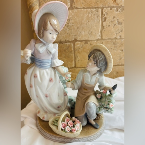 Lladro Other - Lladro Porcelain Figurine “For You” Retired #5453 Boy & Girl 9 H” Flowers